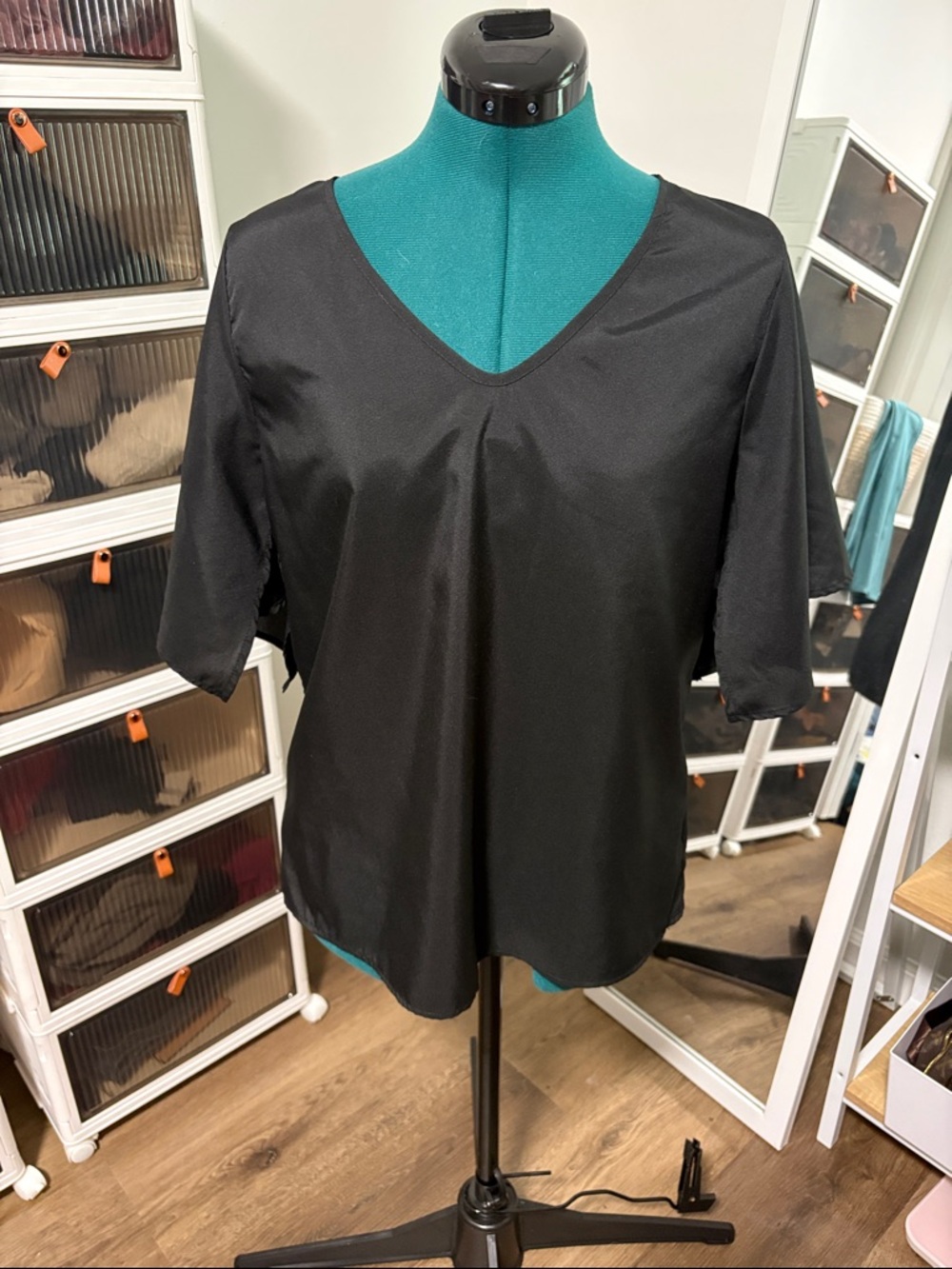 Women's Satin Black V-Neck Short Sleeve Top